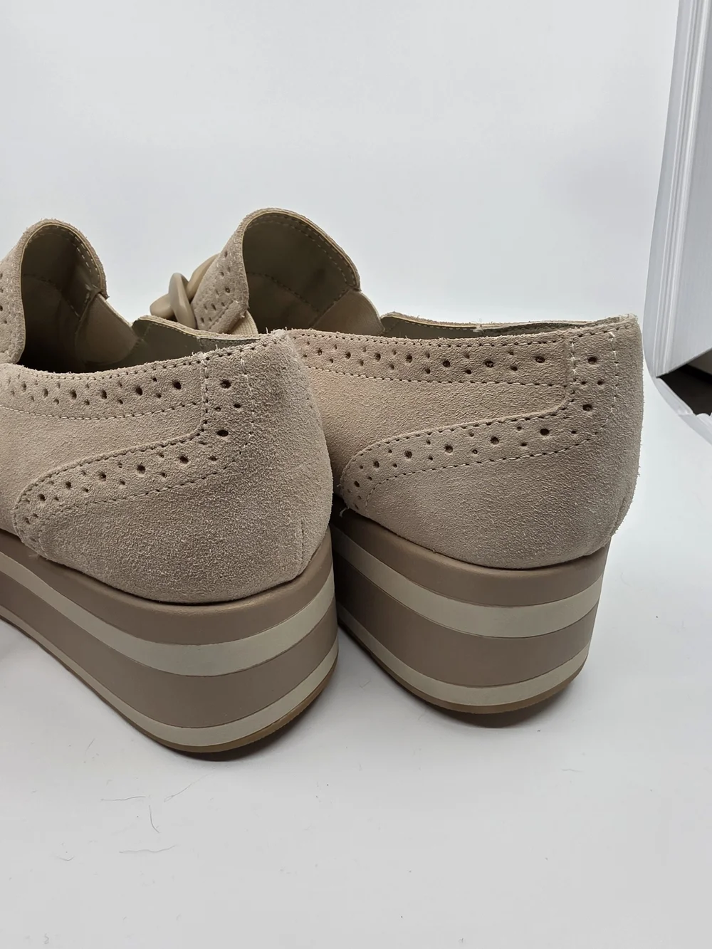 Dolce Vita Women’s Slip-On Platform Loafer in Taupe with Chain Accent, NWOT, 10